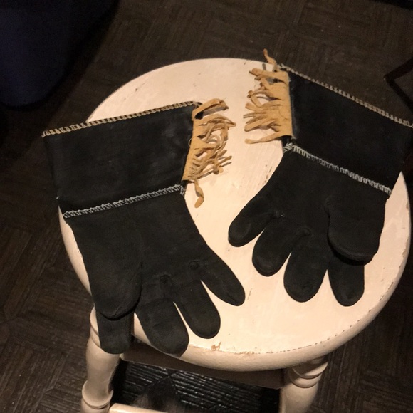 Vintage Red Ryder children’s toy gloves - Picture 2 of 4